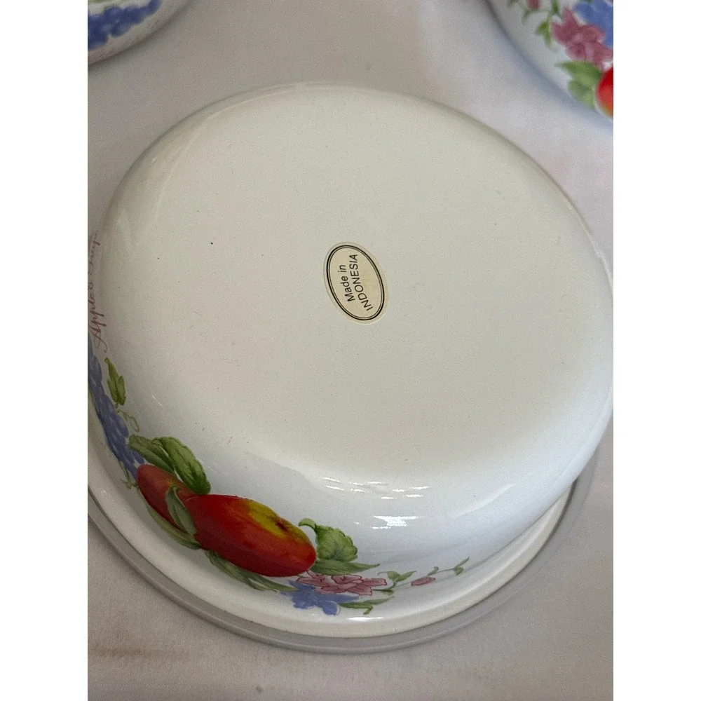 Vintage Style Enamelware Fruit Nesting Bowls Set of 3 with 1 Lid Apple Grapes